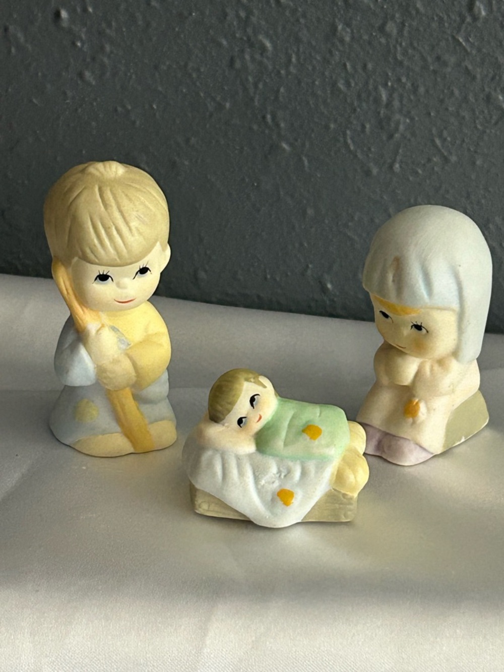 Porcelain Nativity Set - Picture 2 of 4